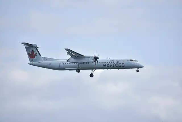 De Havilland Canada Dash 8-400 (Q400) aircraft