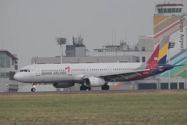 Asiana Airlines Airbus A321 aircraft