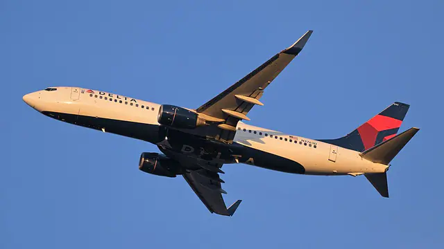Delta Air Lines Boeing 737-800 aircraft