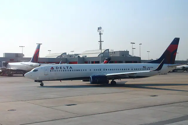 Delta Air Lines Boeing 737-900 aircraft