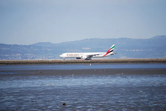 Emirates Boeing 777-200 aircraft