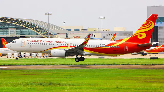 Hainan Airlines Boeing 737-800 aircraft