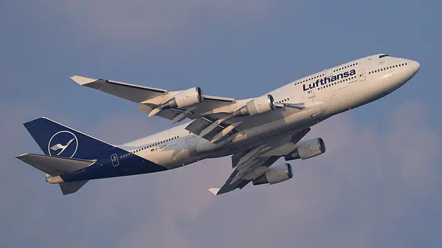Lufthansa Boeing 747-400 aircraft