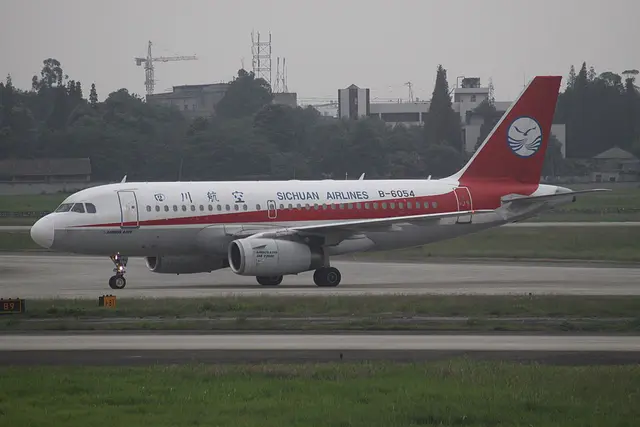 Sichuan Airlines Airbus A319 aircraft