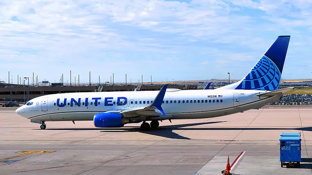 United Airlines Boeing 737-800 aircraft