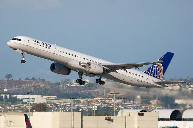 United Airlines Boeing 757-300 aircraft