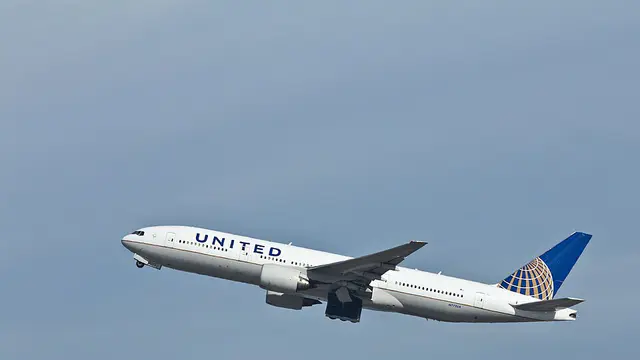 United Airlines Boeing 777-200 aircraft