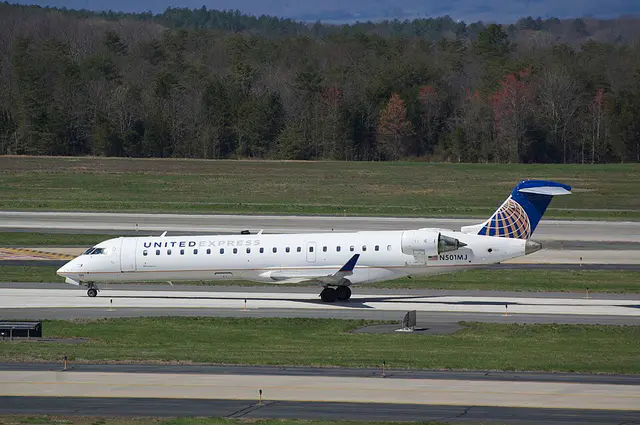 United Airlines Bombardier CRJ700 aircraft